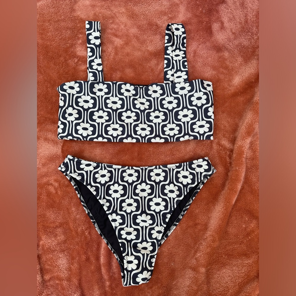 NWOT Ele swim suit